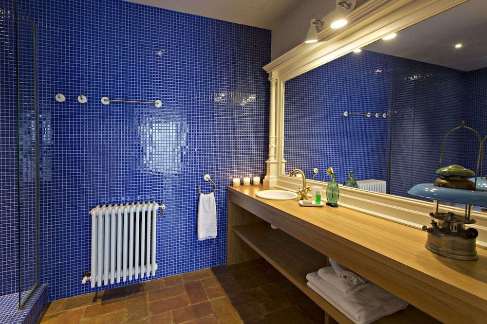 Encís d Empordà Standard Suite, Fireplace 4