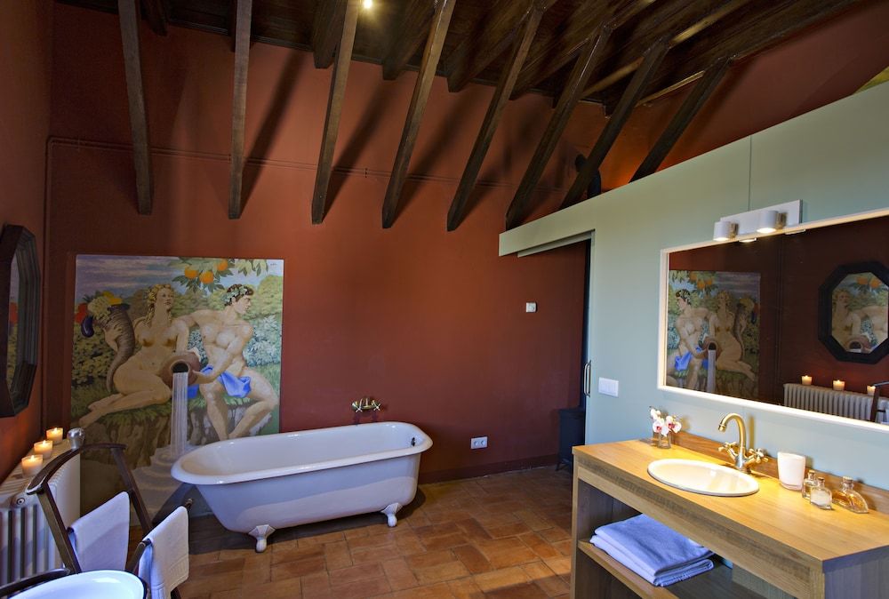 Deep Soaking Bathtub