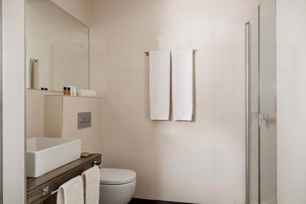 Aerotel Madrid Airport - Terminal 4 Deluxe Twin Room 7