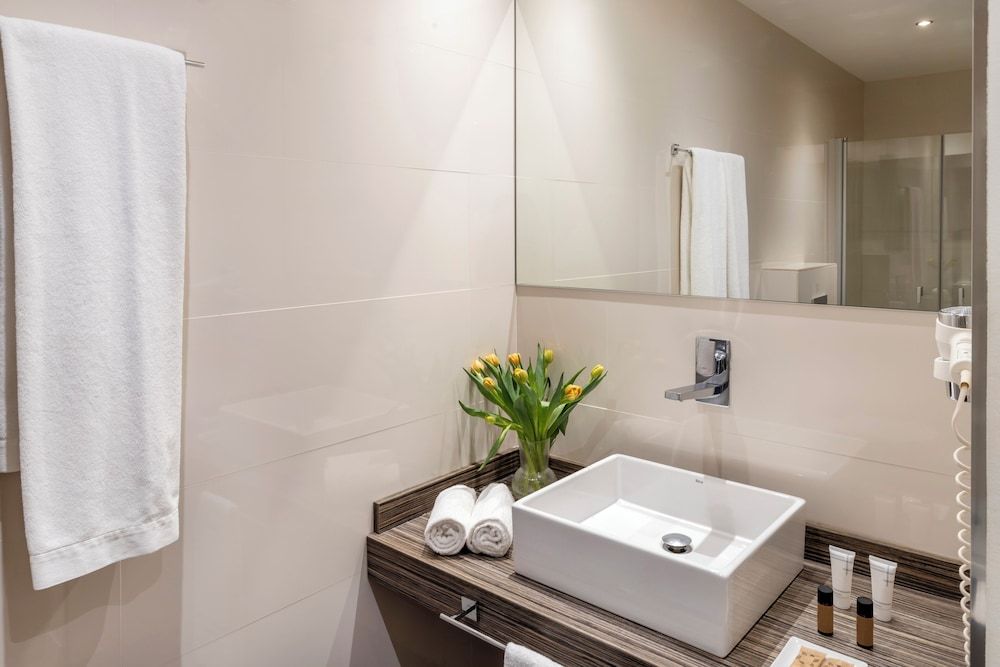 Aerotel Madrid Airport - Terminal 4 Deluxe Twin Room 6