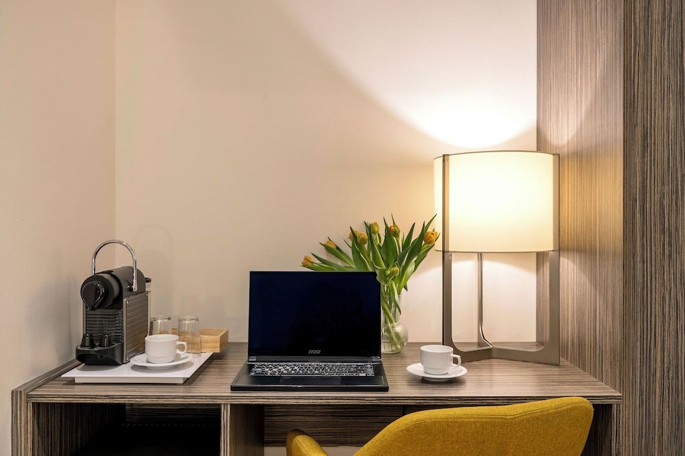 Aerotel Madrid Airport - Terminal 4 Deluxe Twin Room 9