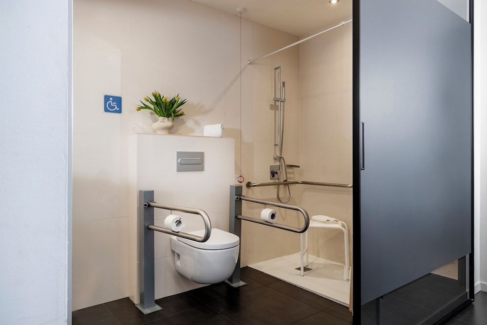 Aerotel Madrid Airport - Terminal 4 Deluxe Twin Room 5