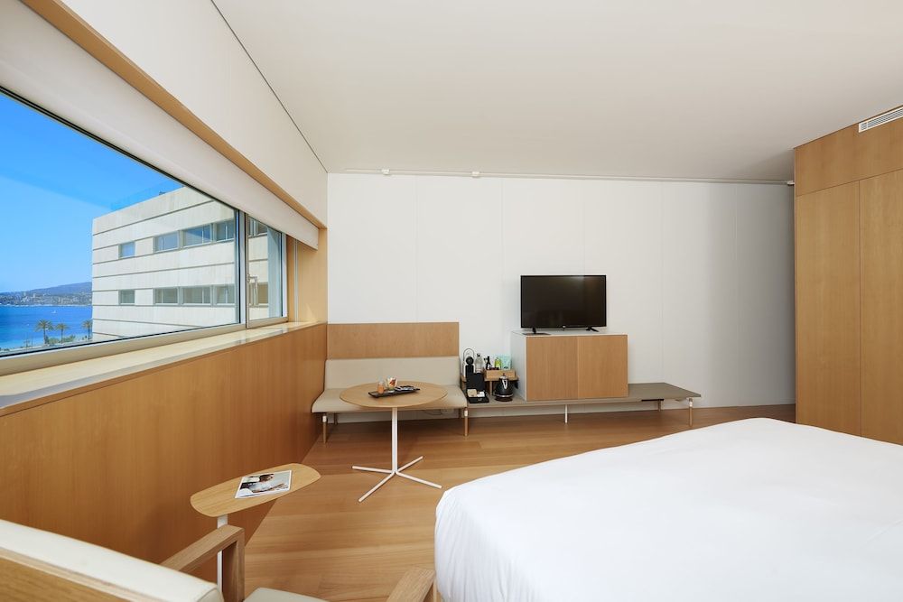 The Level, Room, Sea View