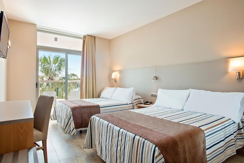 Standar Double Room Pool View 3 Adults