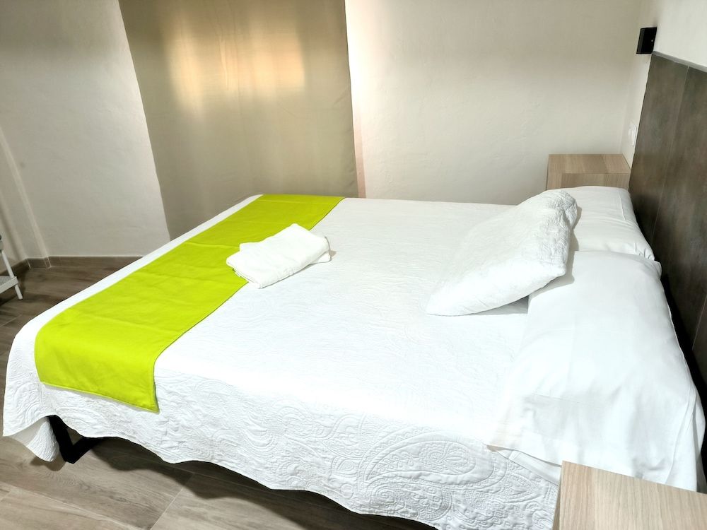 Pensión Pérez Montilla Double Room, 1 Double Bed, Private Bathroom, Tower 5