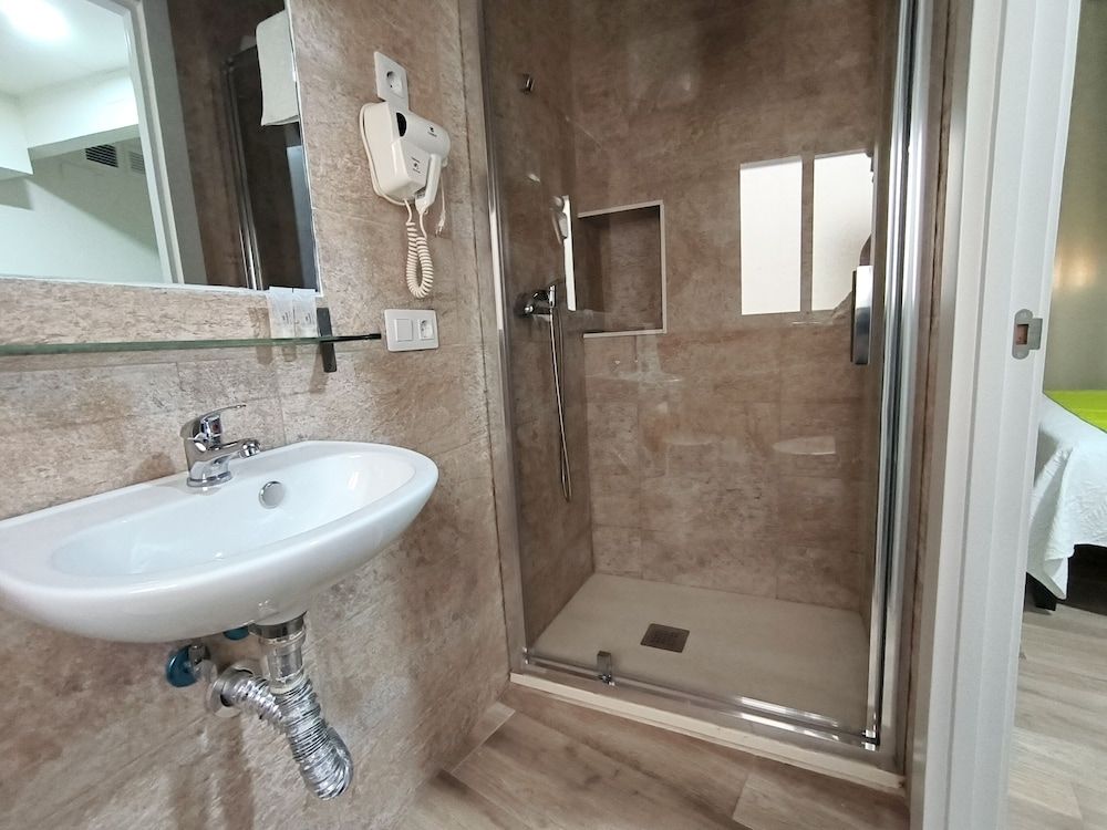 Pensión Pérez Montilla Double Room, 1 Double Bed, Private Bathroom, Tower 22