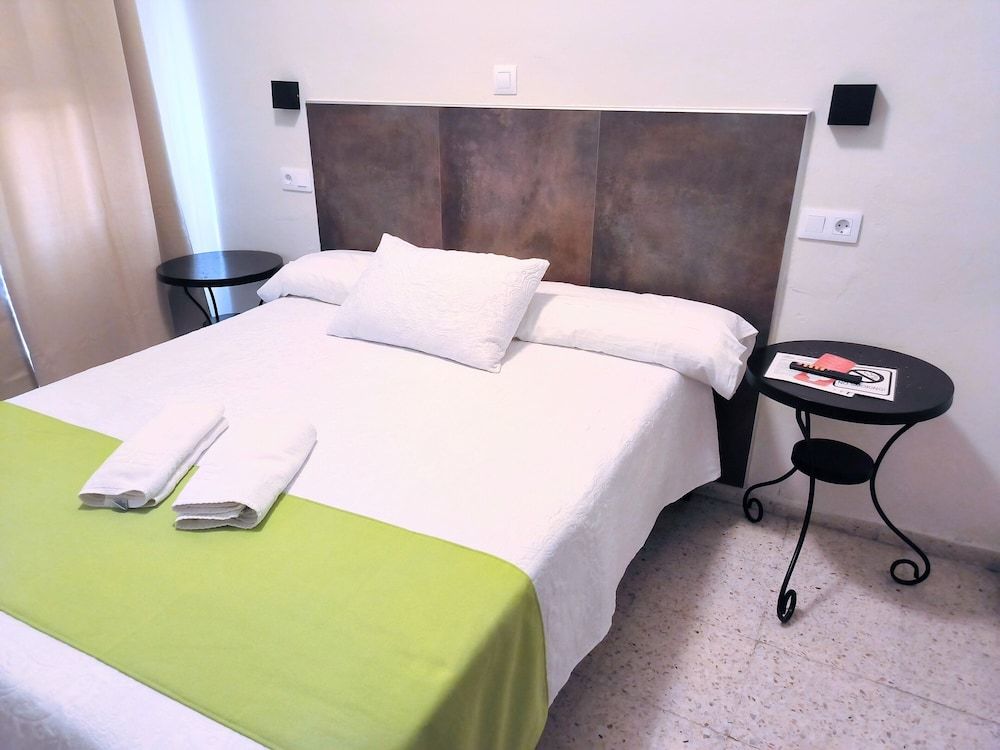 Pensión Pérez Montilla Double Room, 1 Double Bed, Private Bathroom, Tower 8