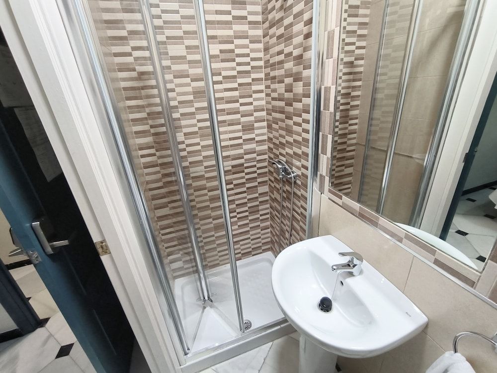 Pensión Pérez Montilla Double Room, 1 Double Bed, Private Bathroom, Tower 15