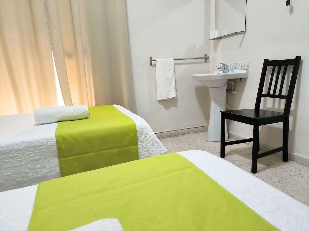 Pensión Pérez Montilla Twin Room, Shared Bathroom, City View