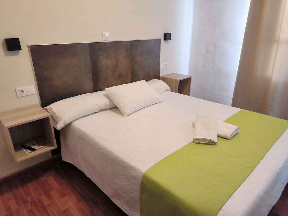 Pensión Pérez Montilla Double Room, 1 Double Bed, Private Bathroom, Tower 11