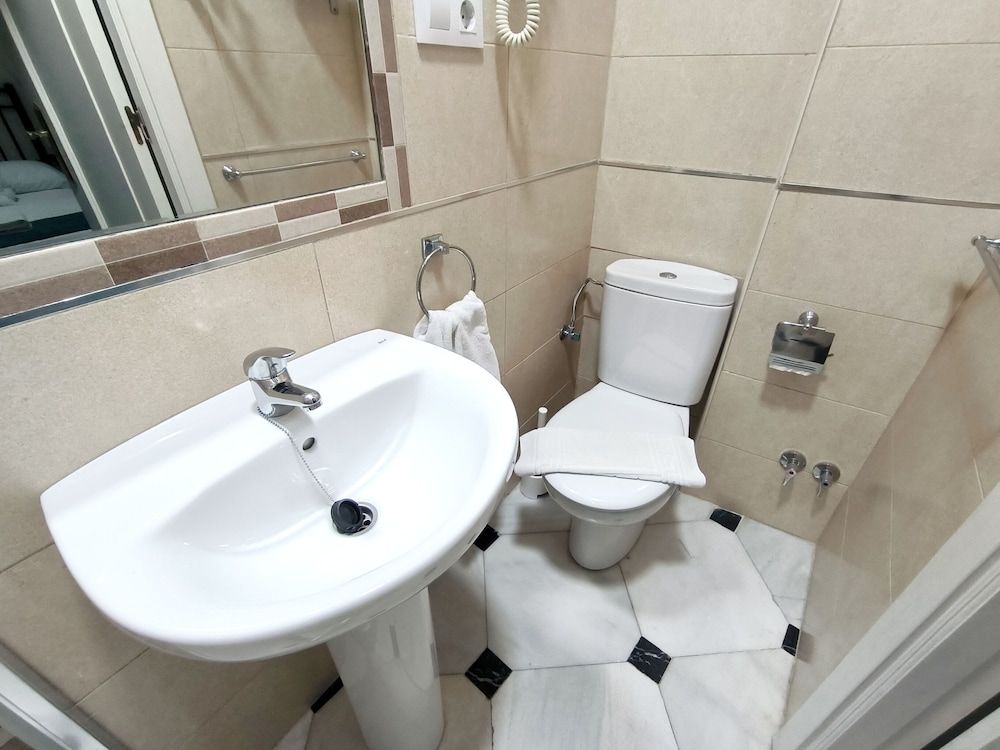 Pensión Pérez Montilla Double Room, 1 Double Bed, Private Bathroom, Tower 13