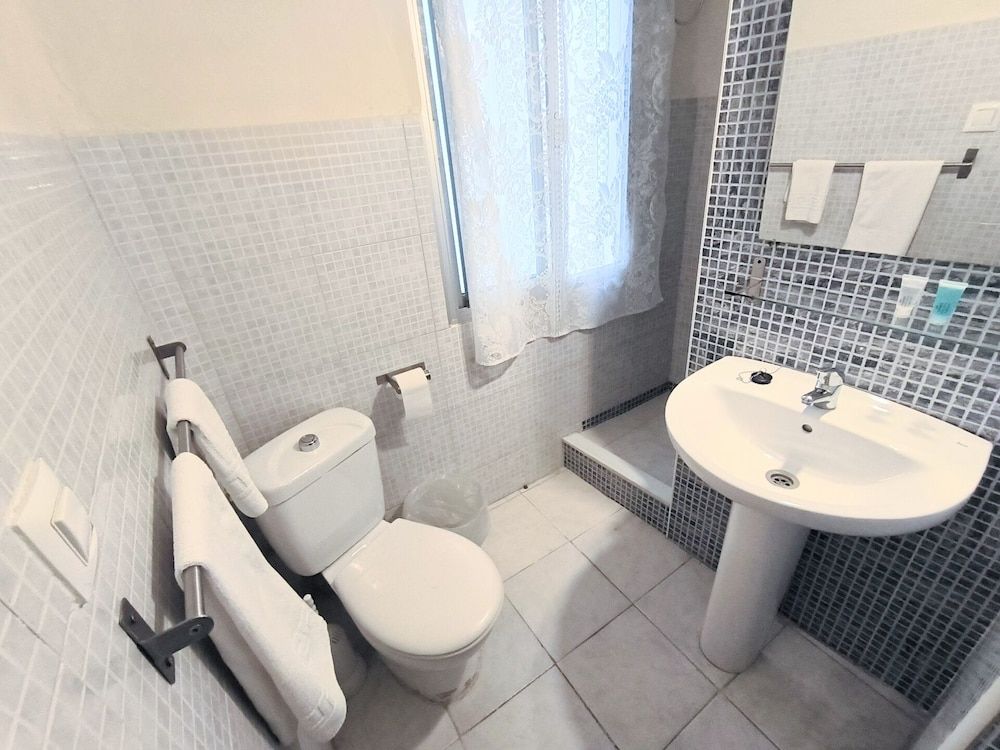 Pensión Pérez Montilla Double Room, 1 Double Bed, Private Bathroom, Tower 23