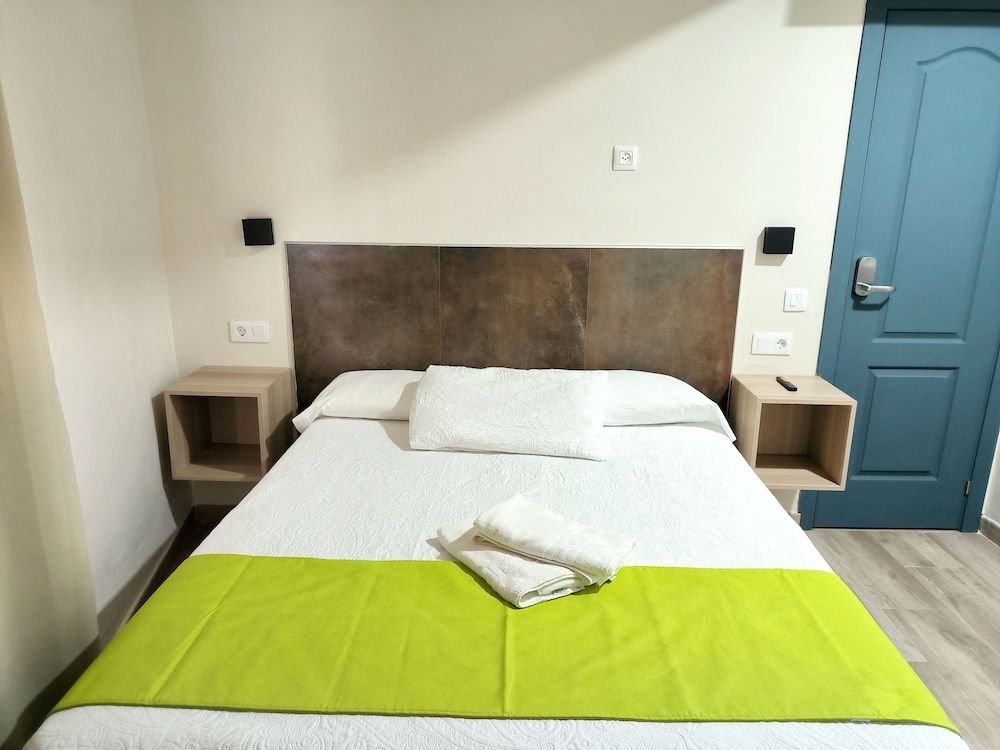 Pensión Pérez Montilla Double Room, 1 Double Bed, Private Bathroom, Tower 6