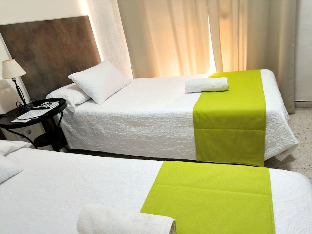 Pensión Pérez Montilla Twin Room, Shared Bathroom, City View 2