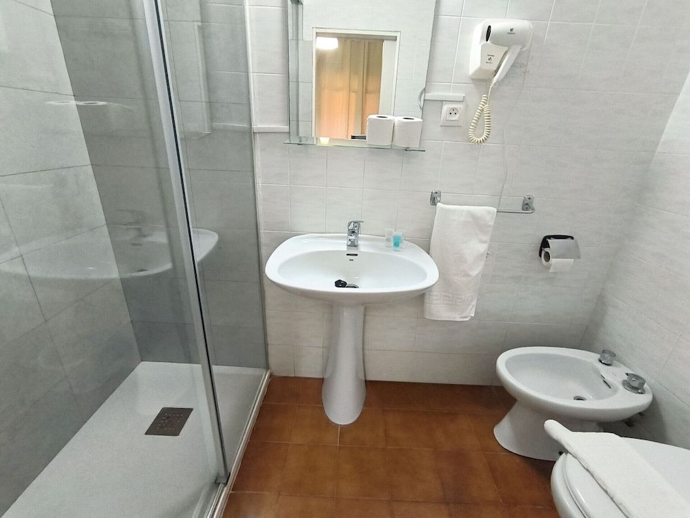 Pensión Pérez Montilla Double Room, 1 Double Bed, Private Bathroom, Tower 14