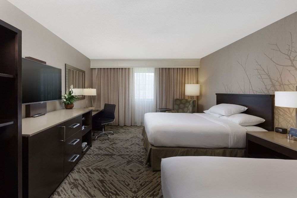 Room, 2 Queen Beds, Accessible, Bathtub