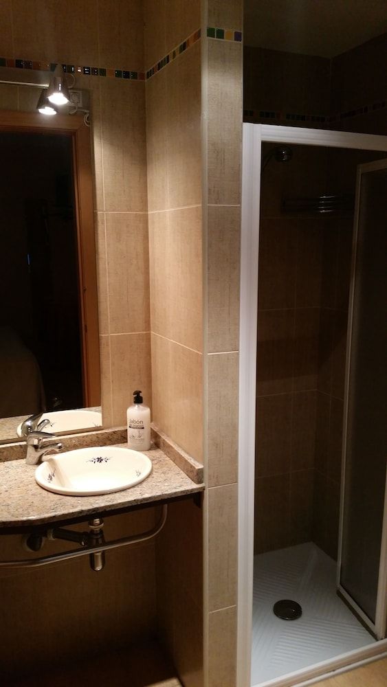 Hostal Goyesco Plaza Double or Twin Room 11