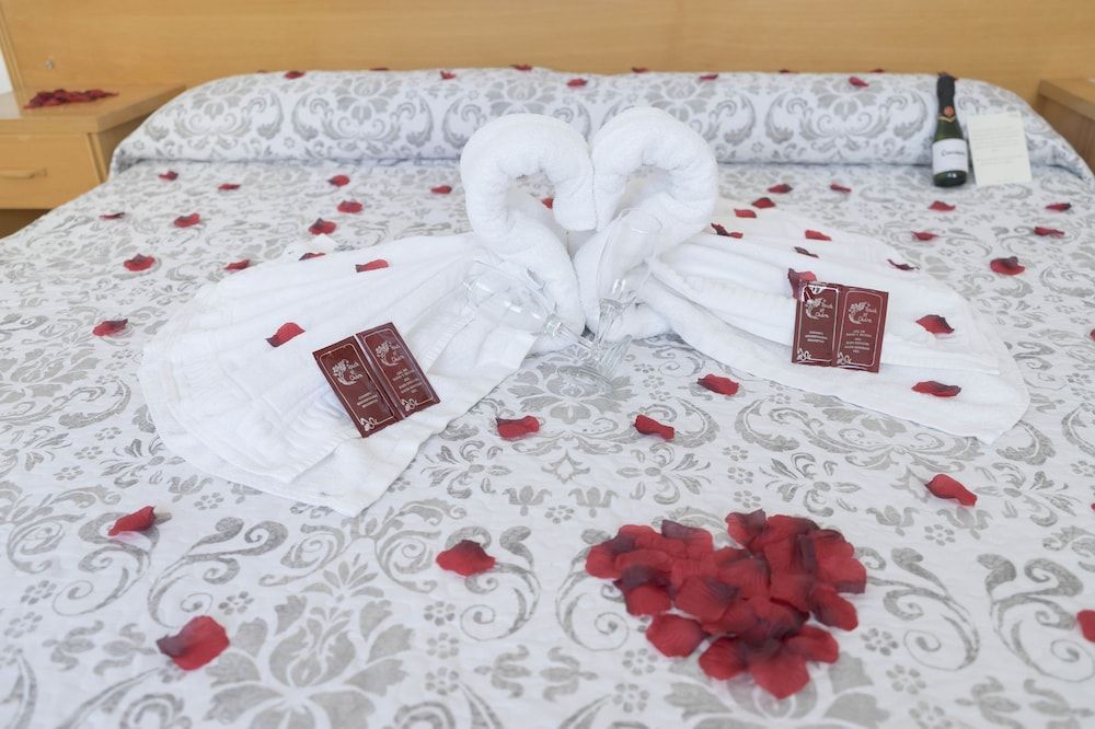 Hostal Goyesco Plaza Double or Twin Room 5