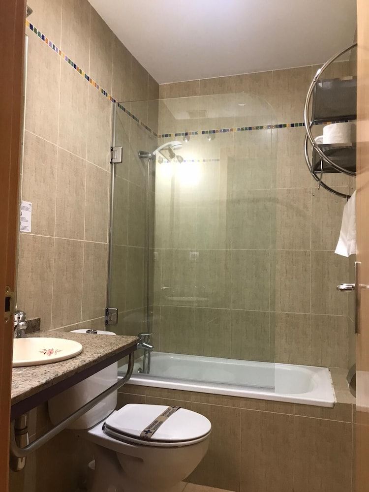 Hostal Goyesco Plaza Double or Twin Room 15