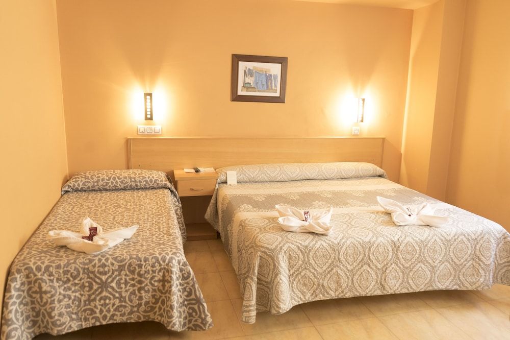 Hostal Goyesco Plaza Triple Room 3