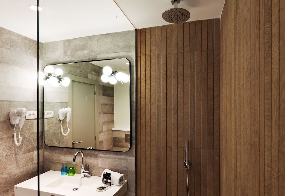 One Shot Colón Standard Room, Courtyard View 7