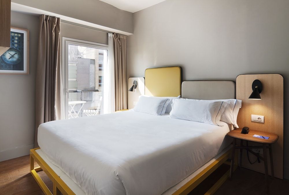 undefined One Shot Colón