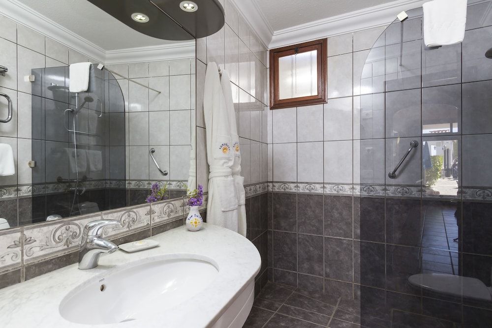 Sunsuites Carolina Apartment, 1 Bedroom (Balcony or Terrace) 3