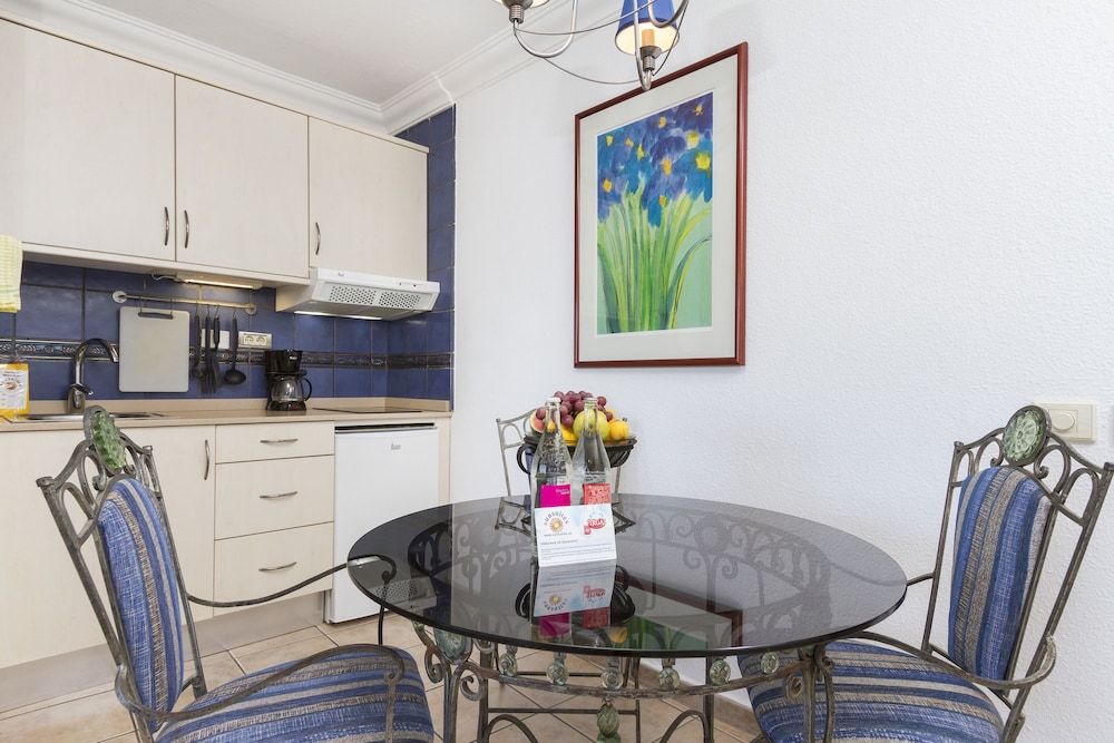 Sunsuites Carolina Apartment, 1 Bedroom (Balcony or Terrace) 4