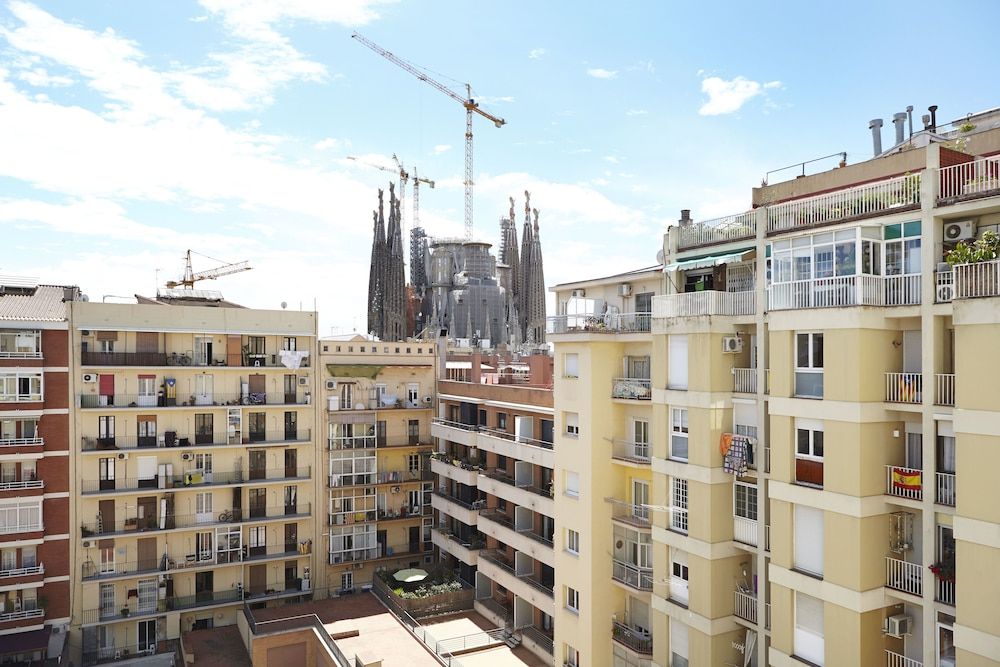 Sagrada Familia Sun Apartment, 3 Bedrooms, Balcony, City View 8