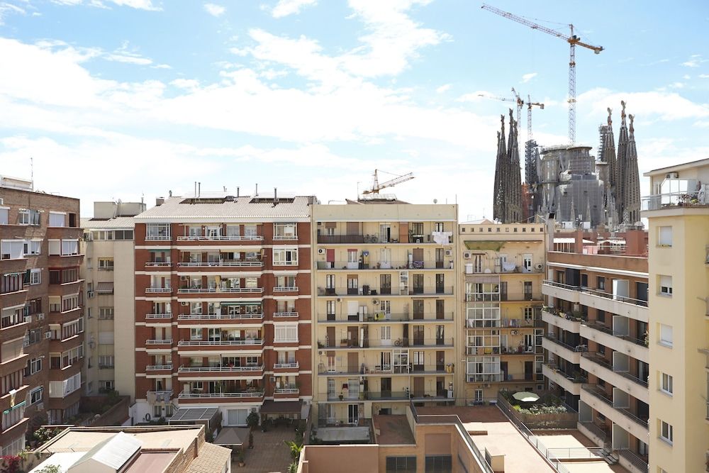 Sagrada Familia Sun Apartment, 3 Bedrooms, Balcony, City View 9
