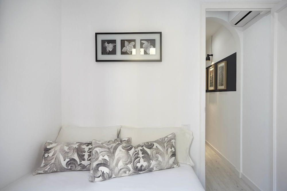 undefined Sagrada Familia Sun 5