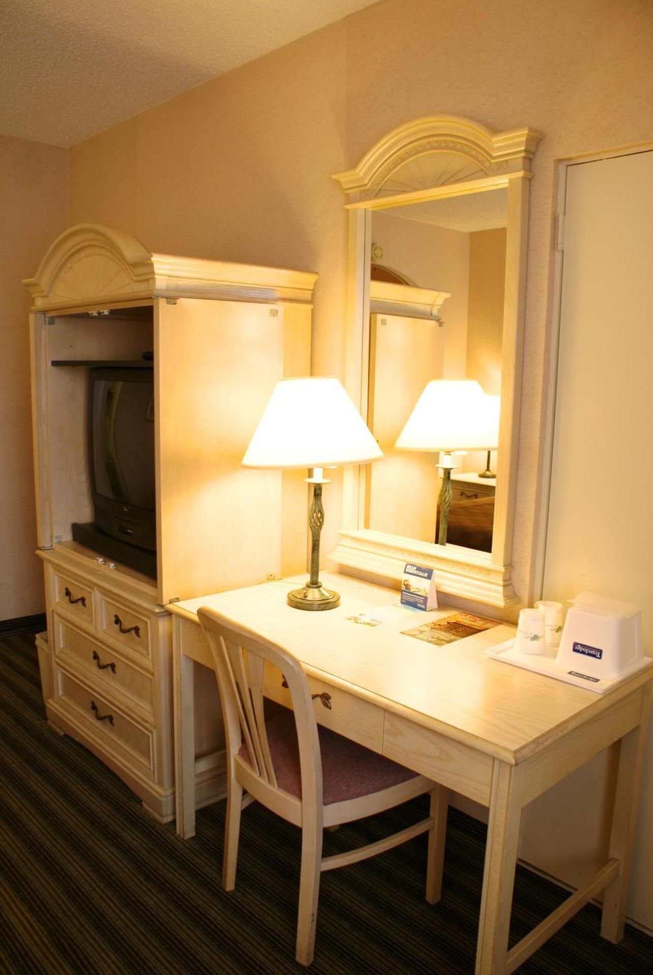 Queen Room - Non-Smoking