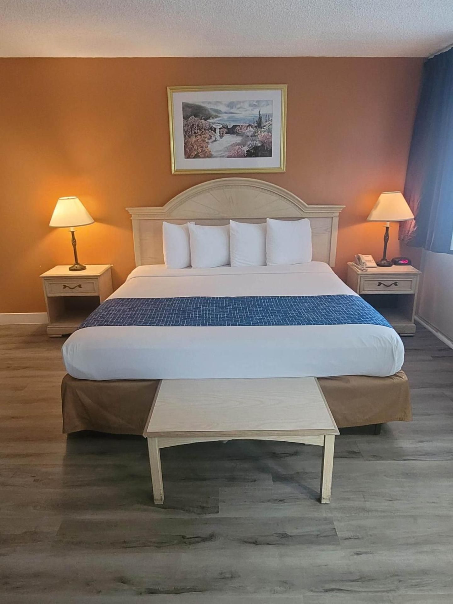 1 King Bed Suite Non-Smoking