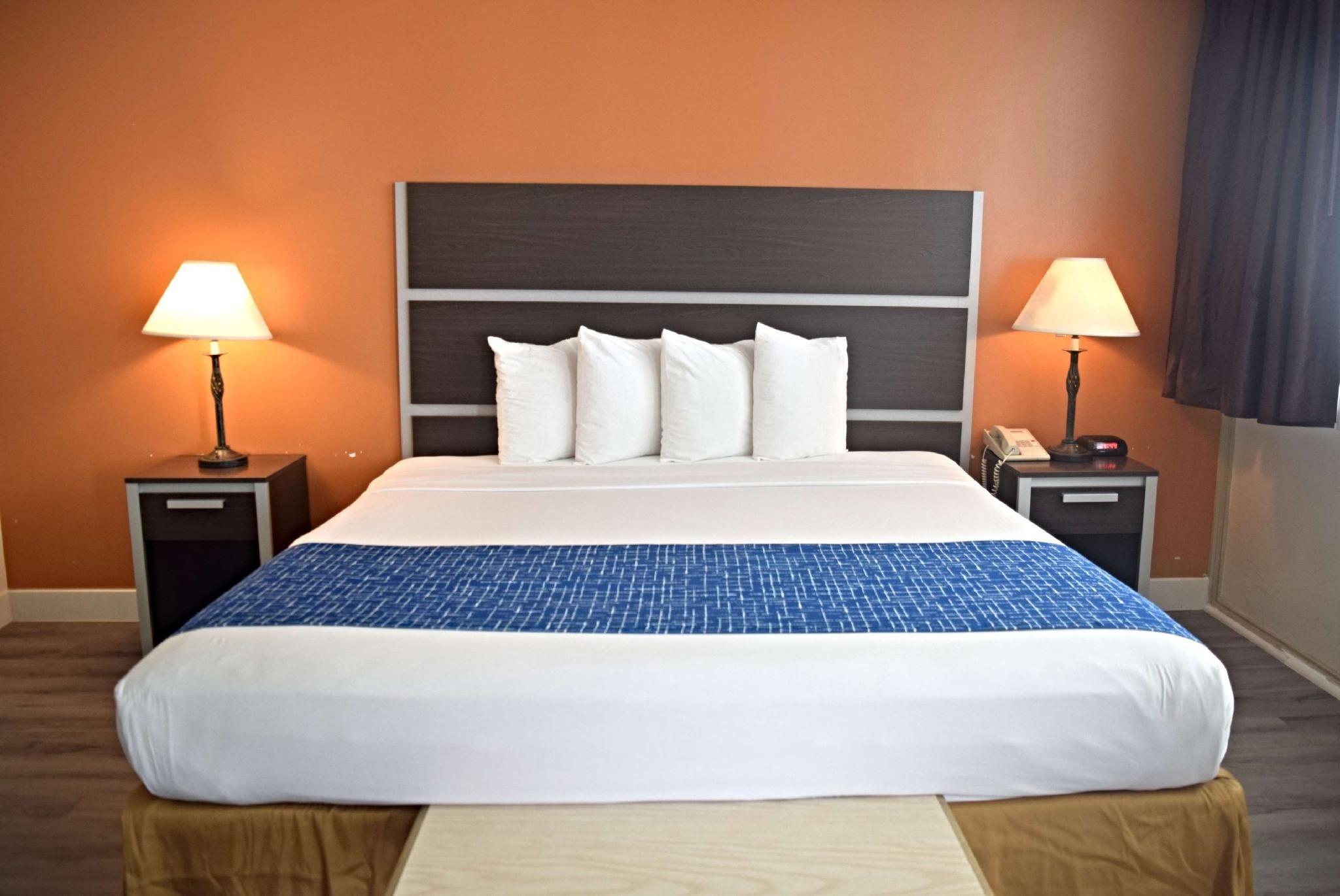 1 Queen Bed Accessible Room Non-Smoking