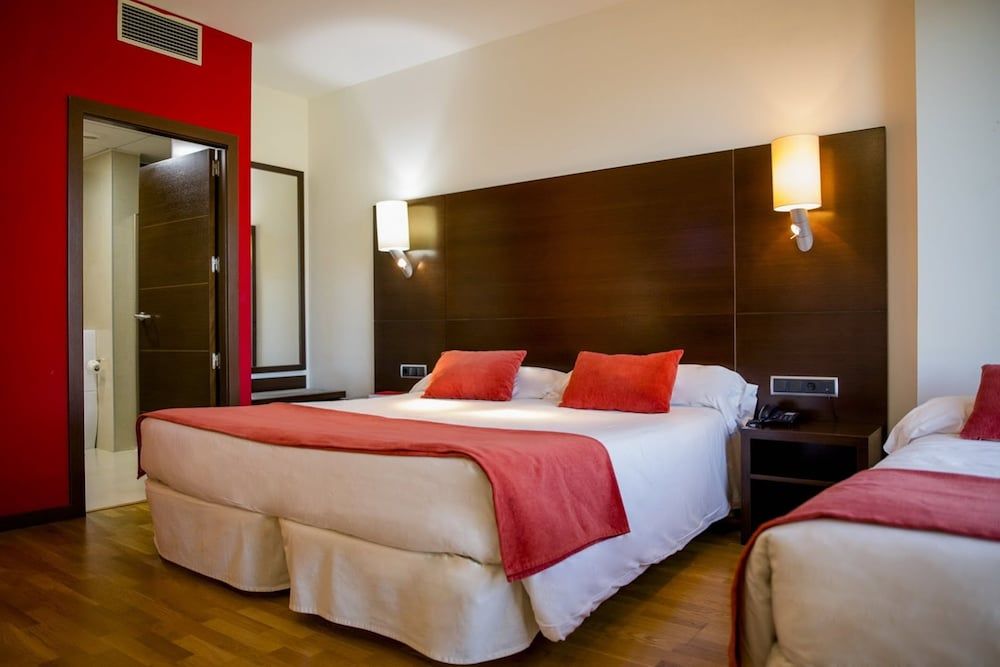 Hospedium Valles de Gredos Double room with 2 extra beds 5