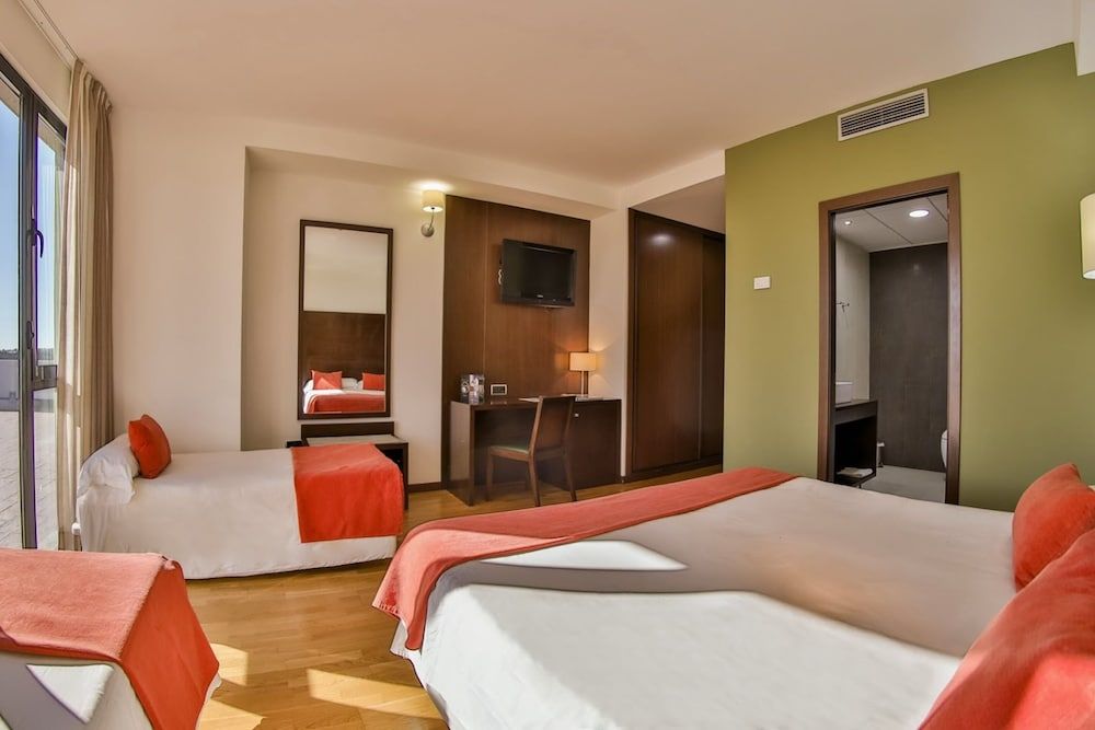 Hospedium Valles de Gredos Double room with 2 extra beds 4