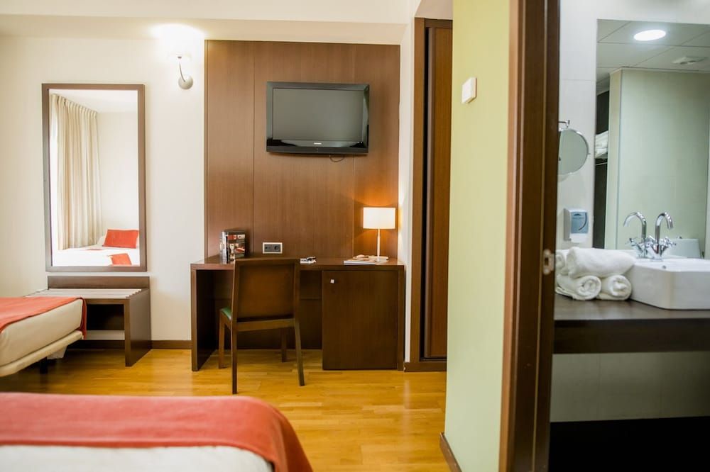 Hospedium Valles de Gredos Double room with 2 extra beds 8