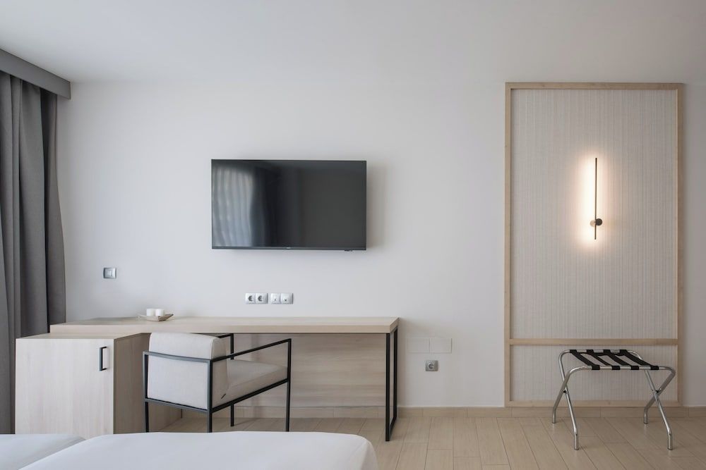 AR Diamante Beach Spa & Convention Center Renovated Triple Room (2 adults + 1 child) 7