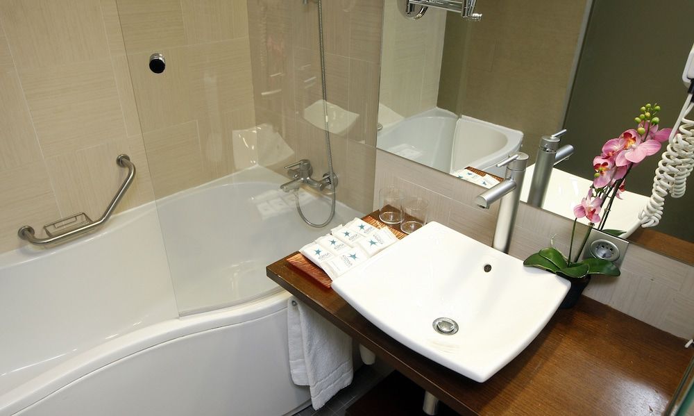 Hotel & Spa Real Ciudad de Zaragoza Double Room Single Use 9