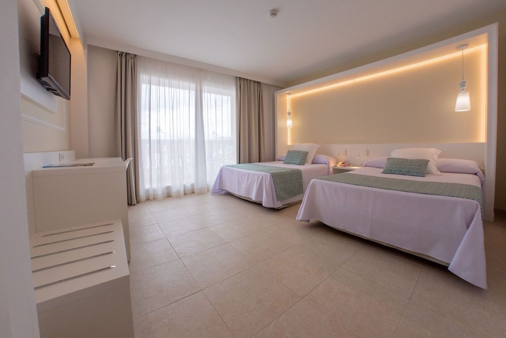Family Room, Terrace, Partial Sea View (1 Adult)