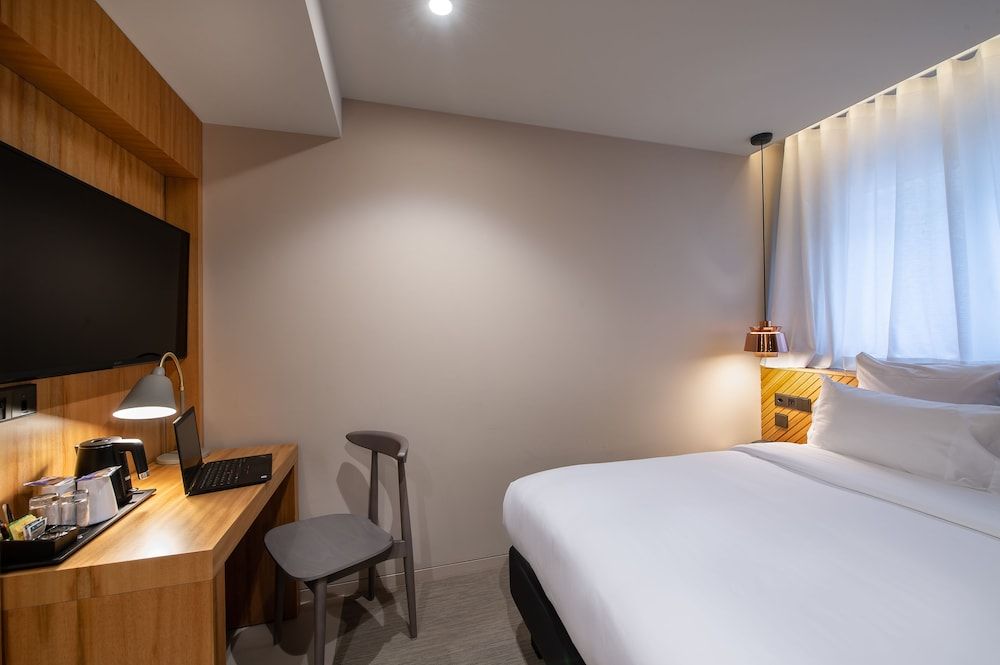 9Hotel Paquis Classic Room 2