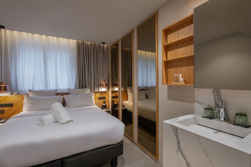 9Hotel Paquis Classic Room 3