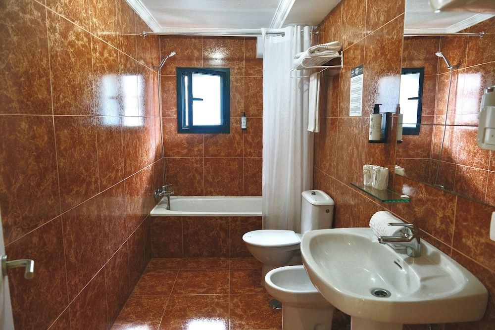 Hotel Adonis Capital Exterior double room, window 4