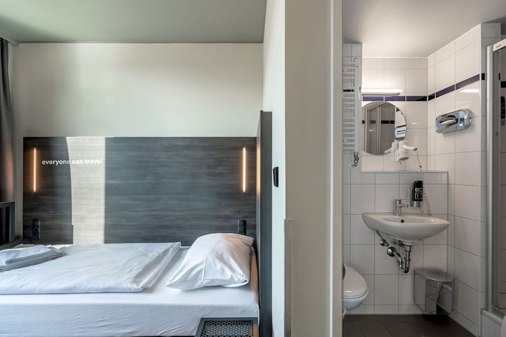 a&o Berlin Friedrichshain Twin Room 10