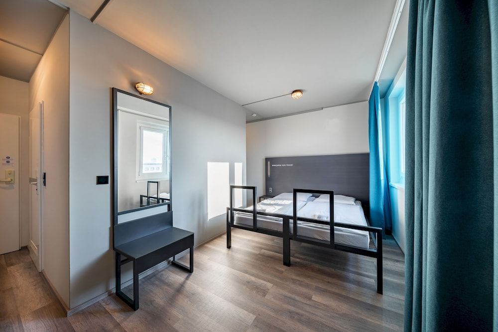 a&o Berlin Friedrichshain Twin Room 3