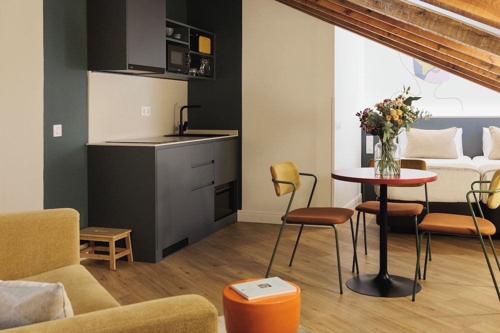 Blume Cruz Suites Standard Suite, Kitchen (1, 2 and 3 pax) 13