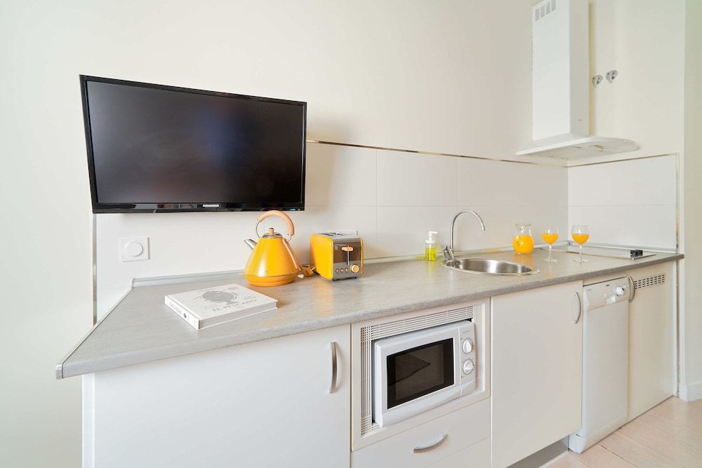 Blume Cruz Suites Standard Suite, Kitchen (1, 2 and 3 pax) 28