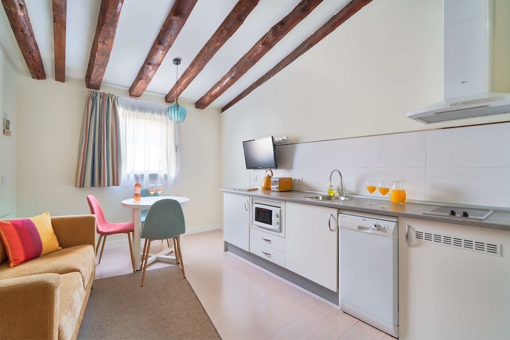 Blume Cruz Suites Standard Suite, Kitchen (1, 2 and 3 pax) 23