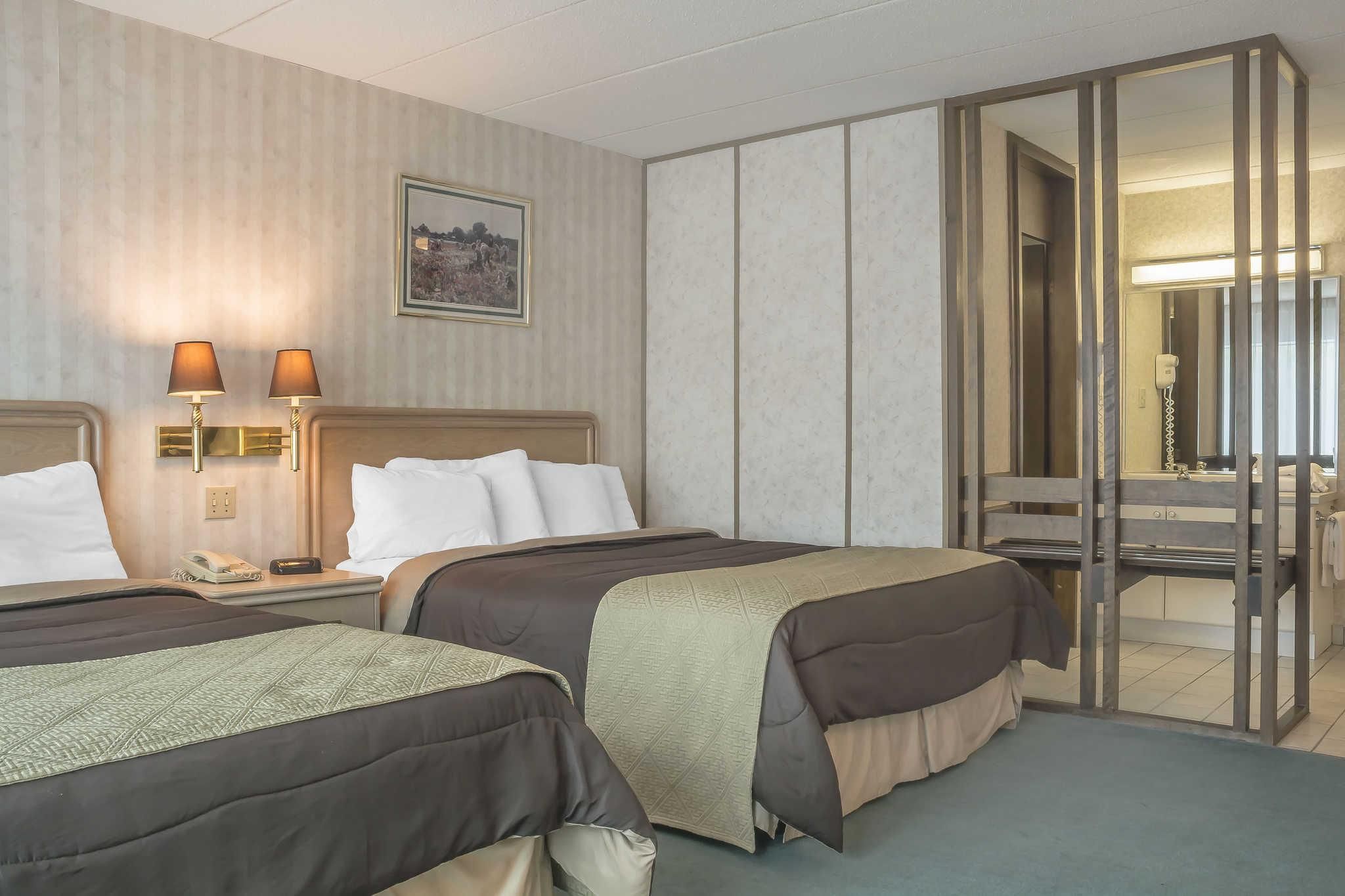 undefined Rodeway Inn Fallsview 4