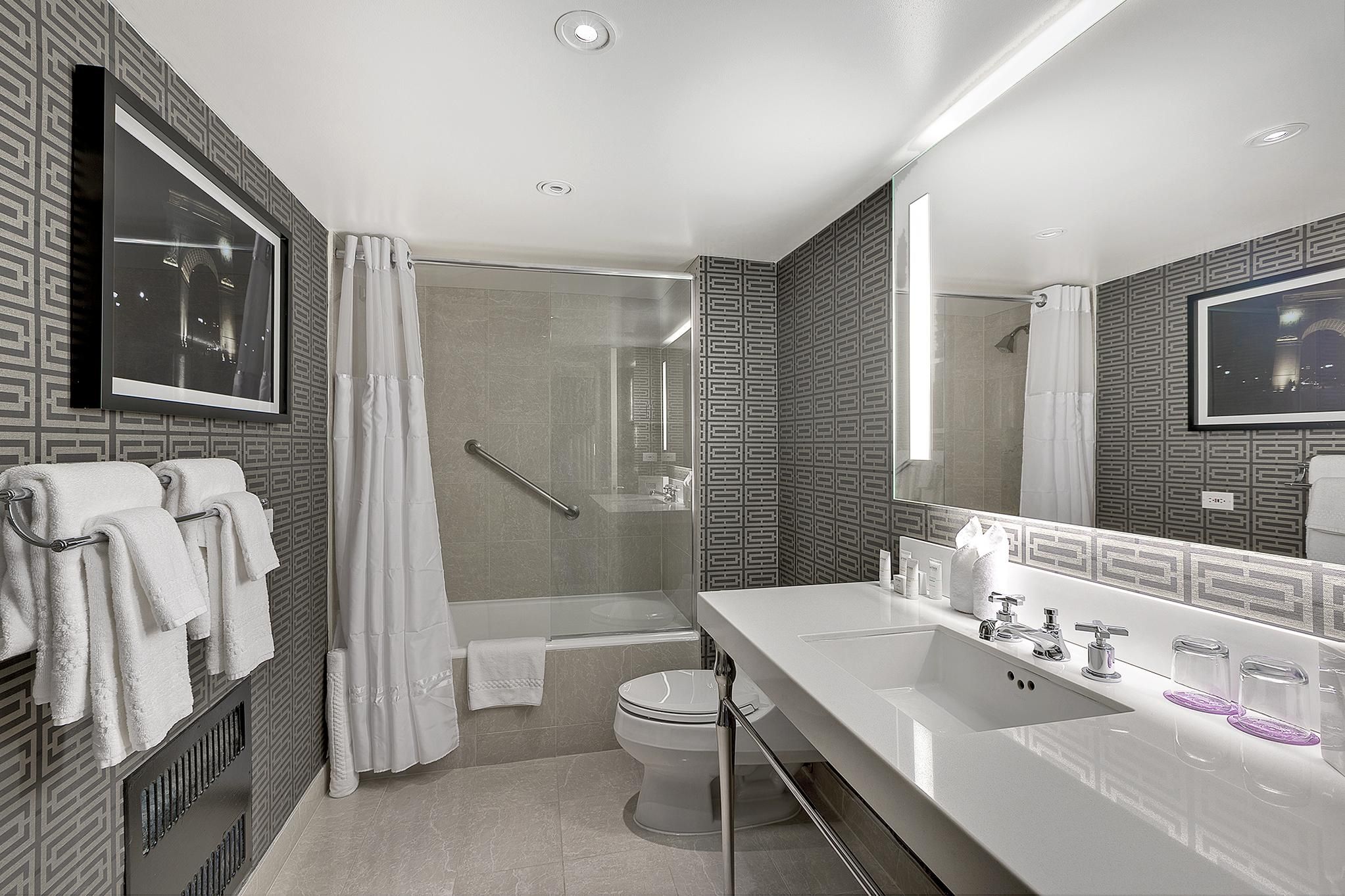 Lady Ella Suite, 2 Bedroom Suite, Bedroom 1: 1 King, Bedroom 2: 1 Queen